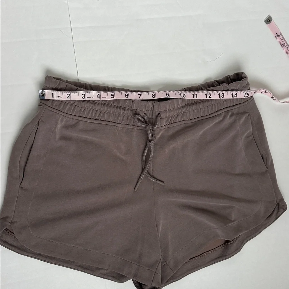 Athleta Seasoft Midrise 4” Drawstring Active Shorts in Taupe - Picture 6 of 8